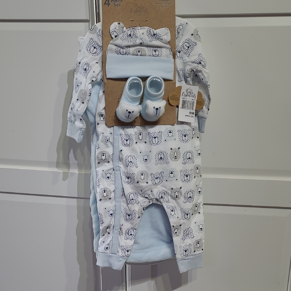 4PIECE BOYS  SET BABY ESSEENTIALS COVERALL BLANKET,SOCKS,&HAT.NEW 9MONTH
